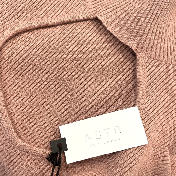 NEW ASTR the Label - Ribbed Thong Bodysuit w/ Cutout & Long Sleeves Size Small - Picture 6 of 7